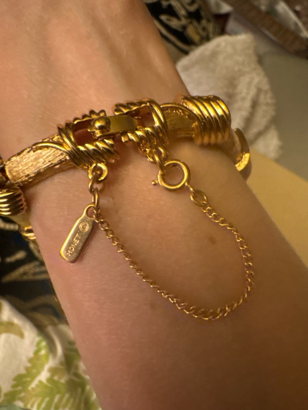 Vintage 1960s Monet gold tone bracelet chunky chain signed jewelry trifari 70s - Picture 2 of 5